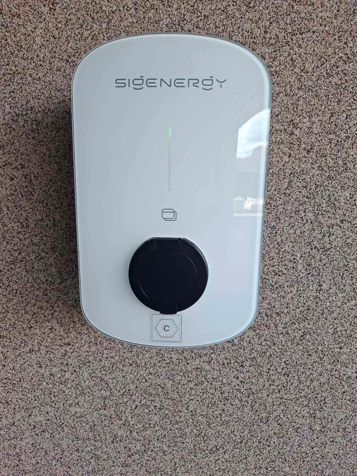 Sigenergy elektromobilio įkrovimo stotelė ant sienos