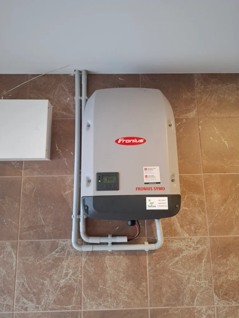 Fronius inverteris su matomomis kabelių trasomis